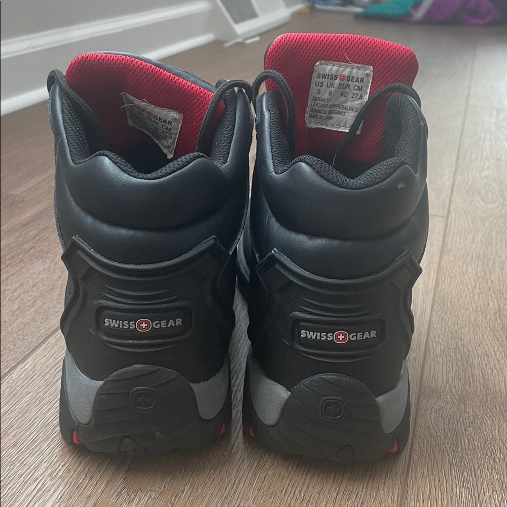 SwissGear Winter Snow Boots - Picture 4 of 8